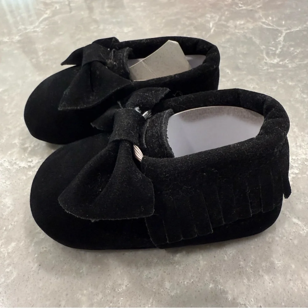 Romirus Black Velvet Fringe Bow Moccasins Size 2 NWOT